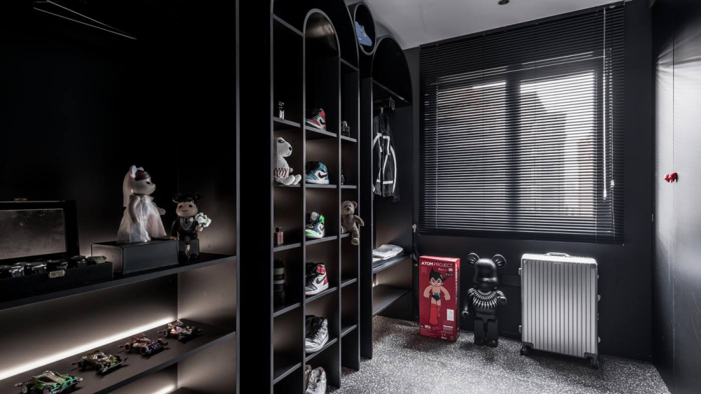 现代极简风格室内家装案例效果图-衣帽间 现代极简风格室内家装案例效果图-衣帽间